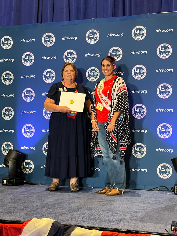 Angela Dye from CDRW accepts a Diamond Award.  
