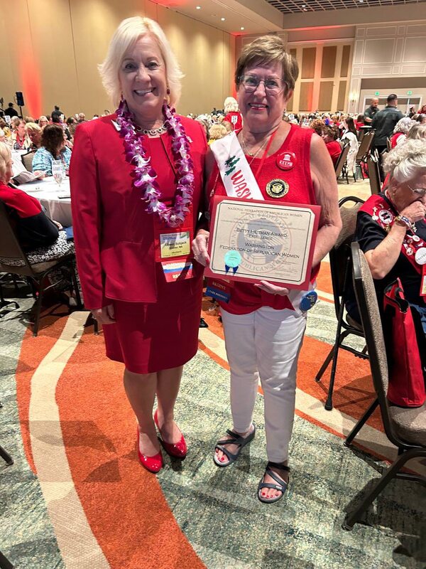 Eilleen Sobjack and Ellie Ownbey with the Heitman Award. 