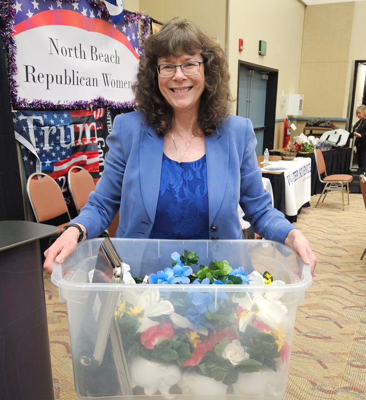 Lewis County RW member, Ruth Peterson delivering table decorations 