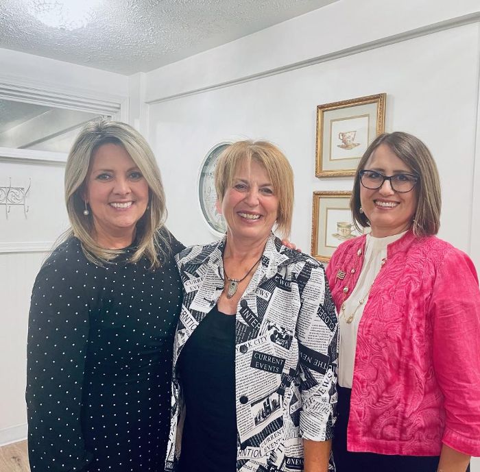 Dee Drewry was in Spokane in September for the Ponderosa Republican Women's first dinner meeting.  Dee is accompani